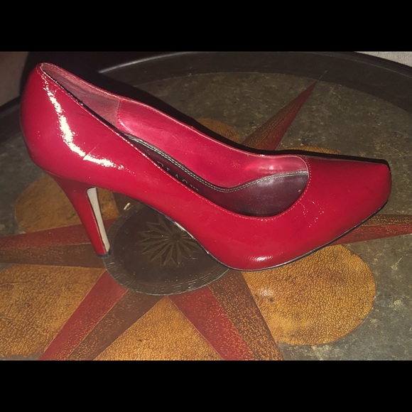 White House black market red pumps - Picture 1 of 2